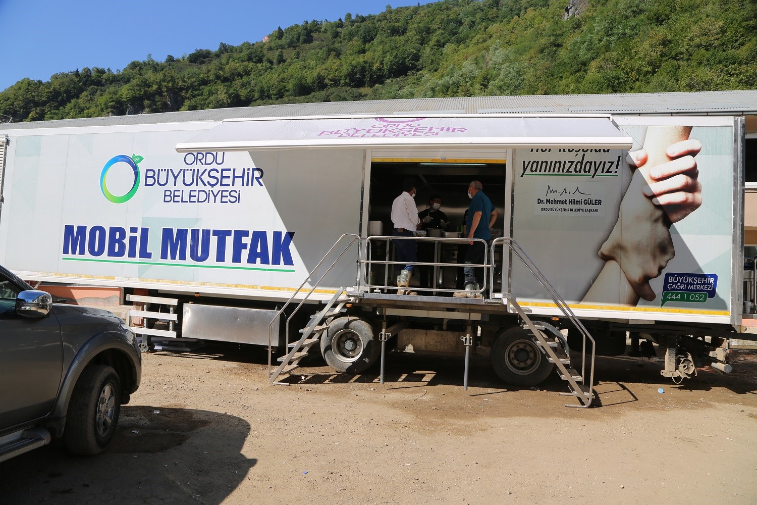 YEMEK TIRINDAN İŞ MAKİNASINA EKİPLER GİRESUN'DA