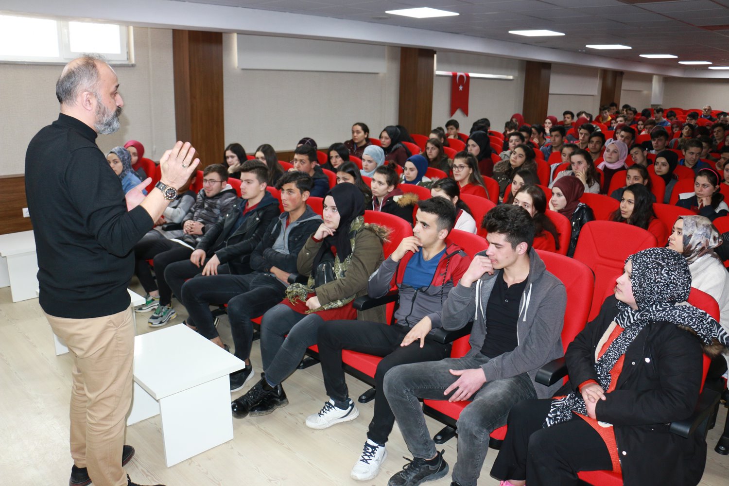 BÜYÜKŞEHİR ÖĞRENCİLERİN UFKUNU AÇIYOR