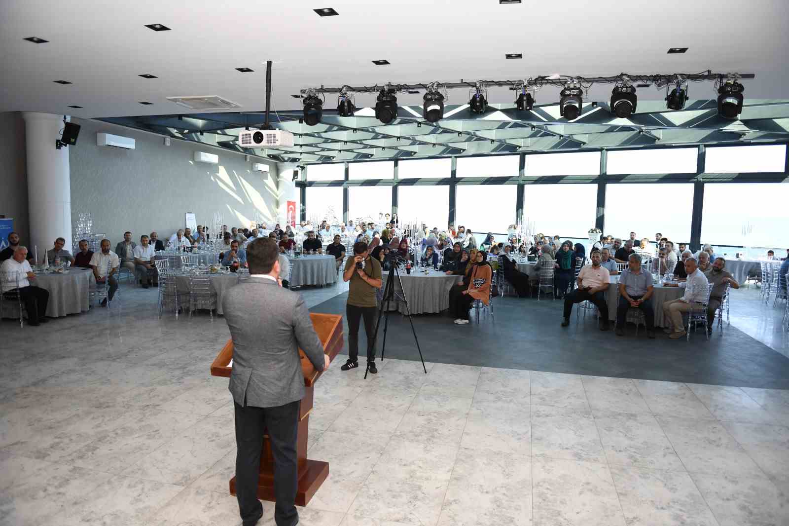 BAŞKAN TÖREN DİN GÖREVLİLERİ İLE BULUŞTU