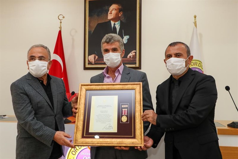 ŞEHİT AİLELERİNE ÖVÜNÇ MADALYASI