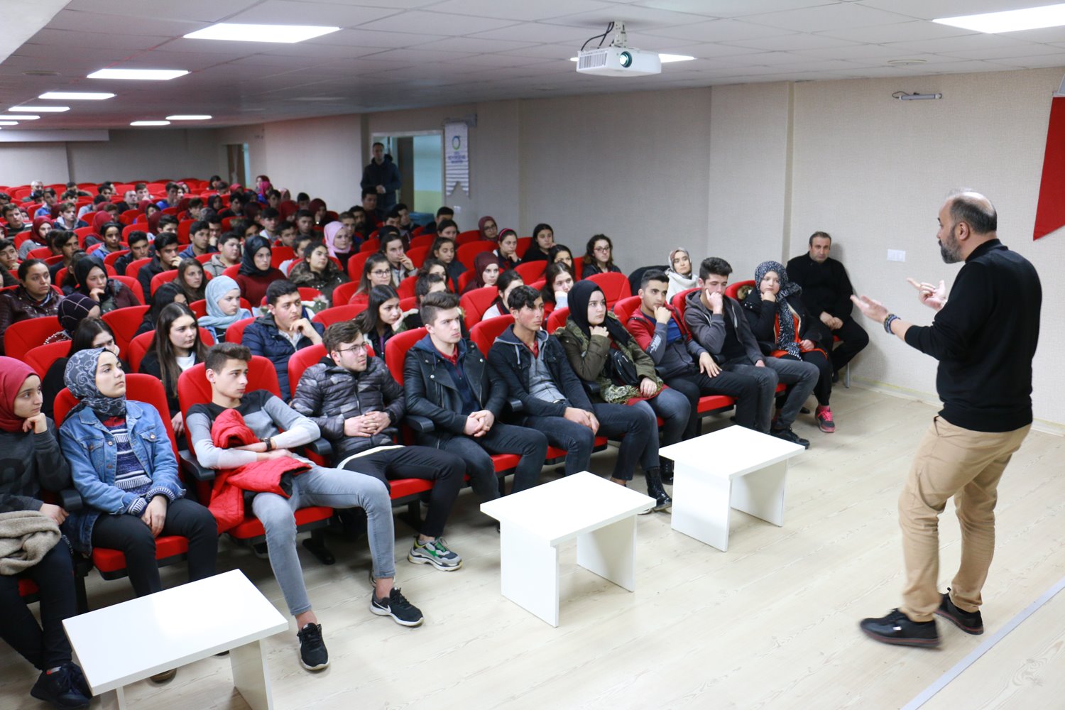 BÜYÜKŞEHİR ÖĞRENCİLERİN UFKUNU AÇIYOR