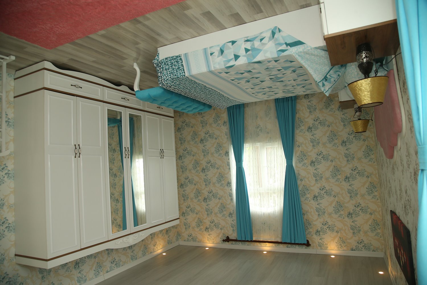 “TERS EV’ ZİYARETE AÇILIYOR