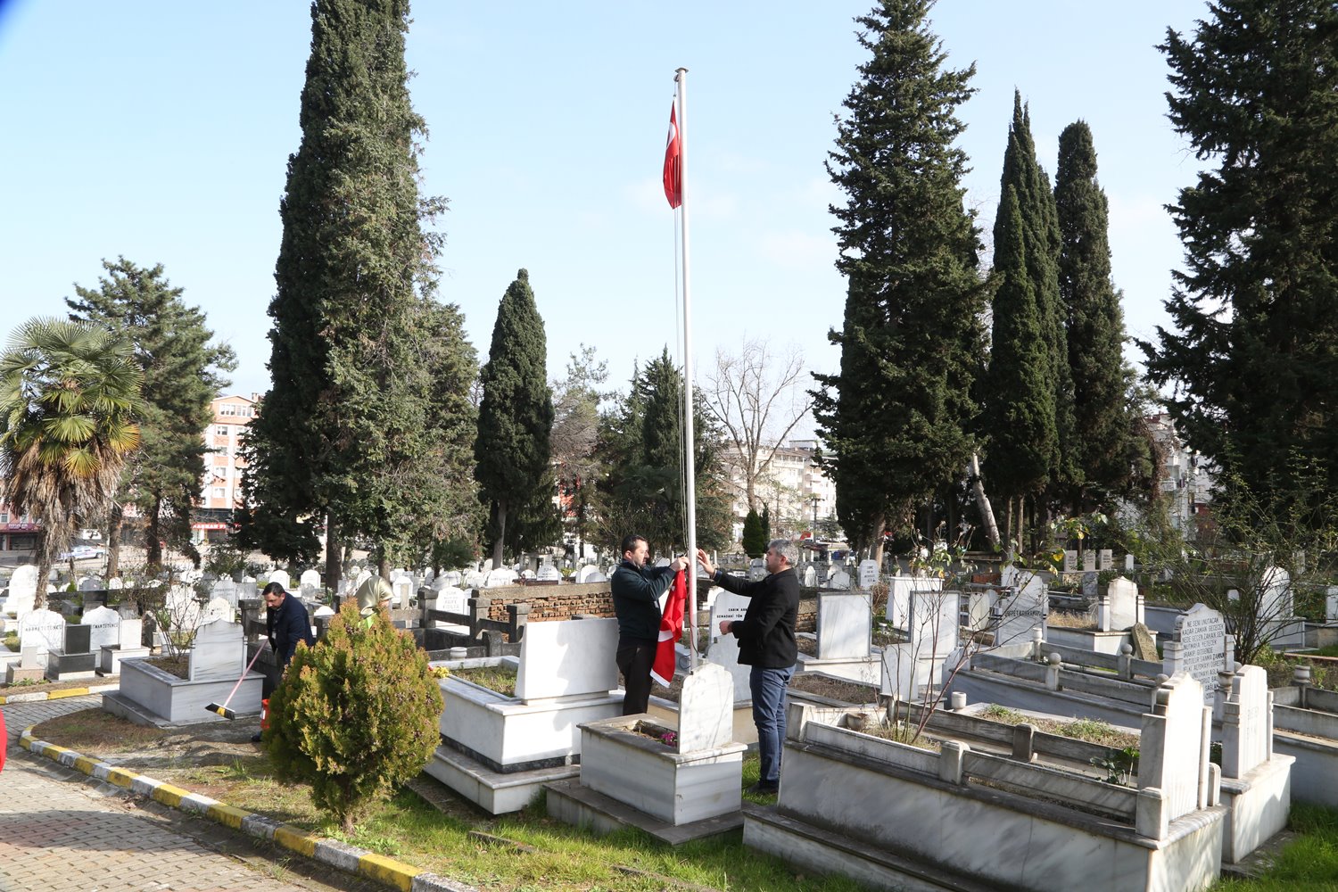 MEZARLIKLAR DUASIZ KALMAYACAK